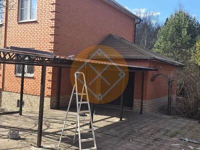 Односкатный навес из металлочерепицы для частного дома