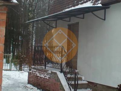 Козырек с полуарочной крышей