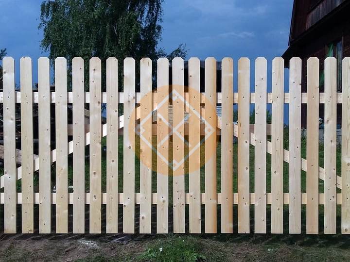 распашные деревянные ворота из штакетника